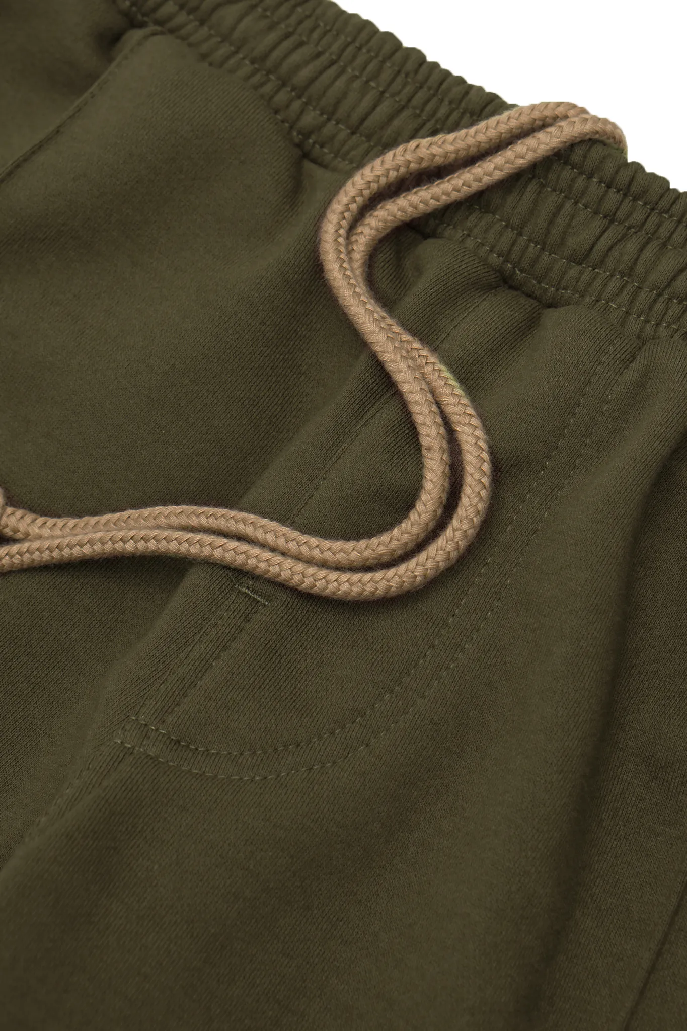 PLEATED HOUSE SHORTS IN OLIVE